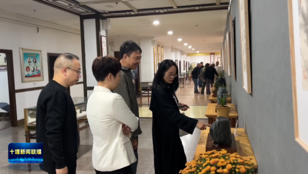 配资在线炒股 十堰各地举办庆国庆文化精品展览