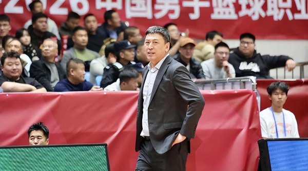 上海配资网 王世龙回到浙江稠州主场受到尊重，但同曦球员不给力，14分败北